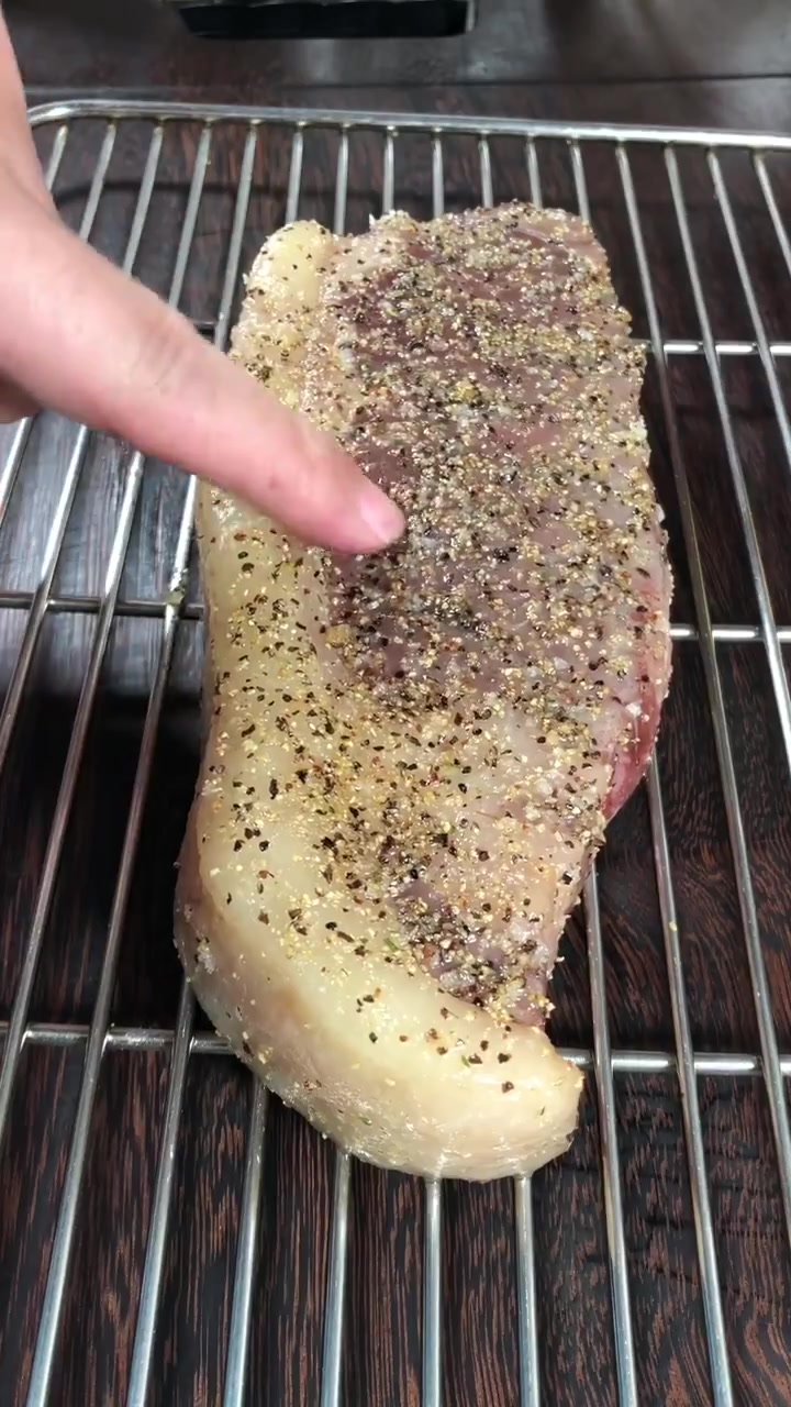 零失败的牛排做法,烤箱100℃上下火烤15分钟