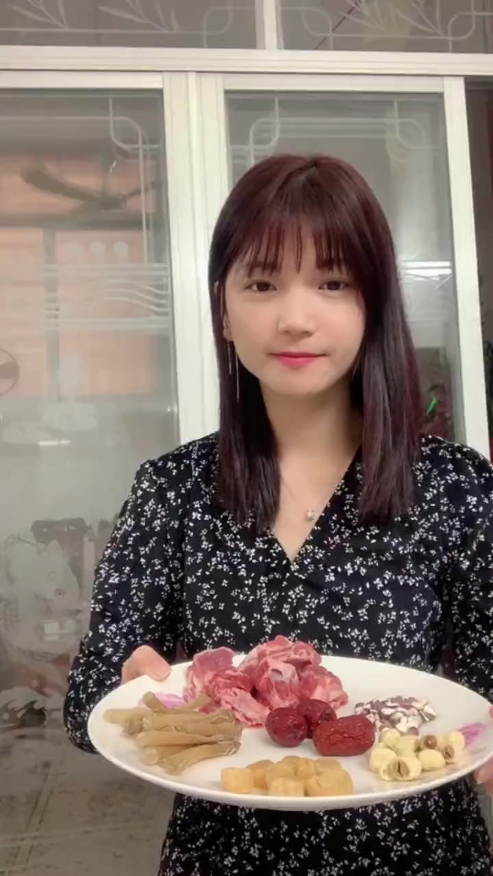 沙虫干炖排骨,汤水鲜甜小朋友喜欢!