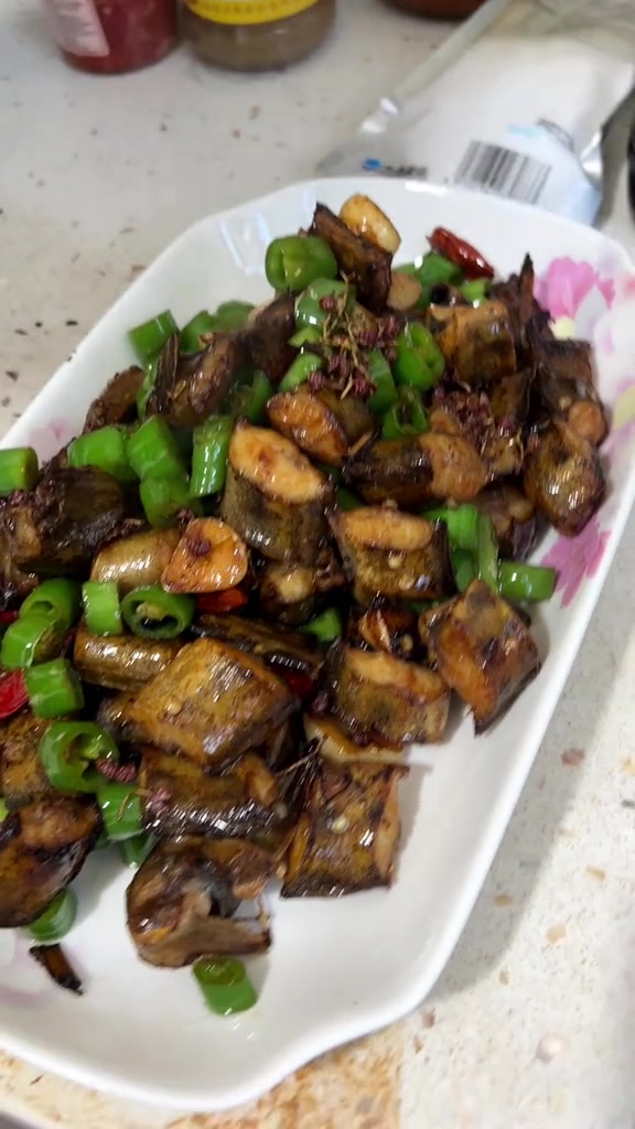 麻椒、青红辣椒,爆炒的海鲶鱼干太好吃了