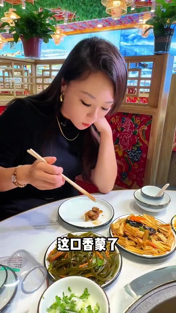 正宗东北风情铁锅炖 就在火车站附近 味道嘎嘎棒(òωó)?