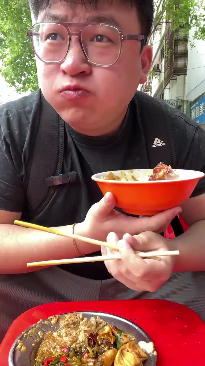花了26元在安徽合肥吃路边盒饭—粉蒸肉真给我干迷糊了兄弟们