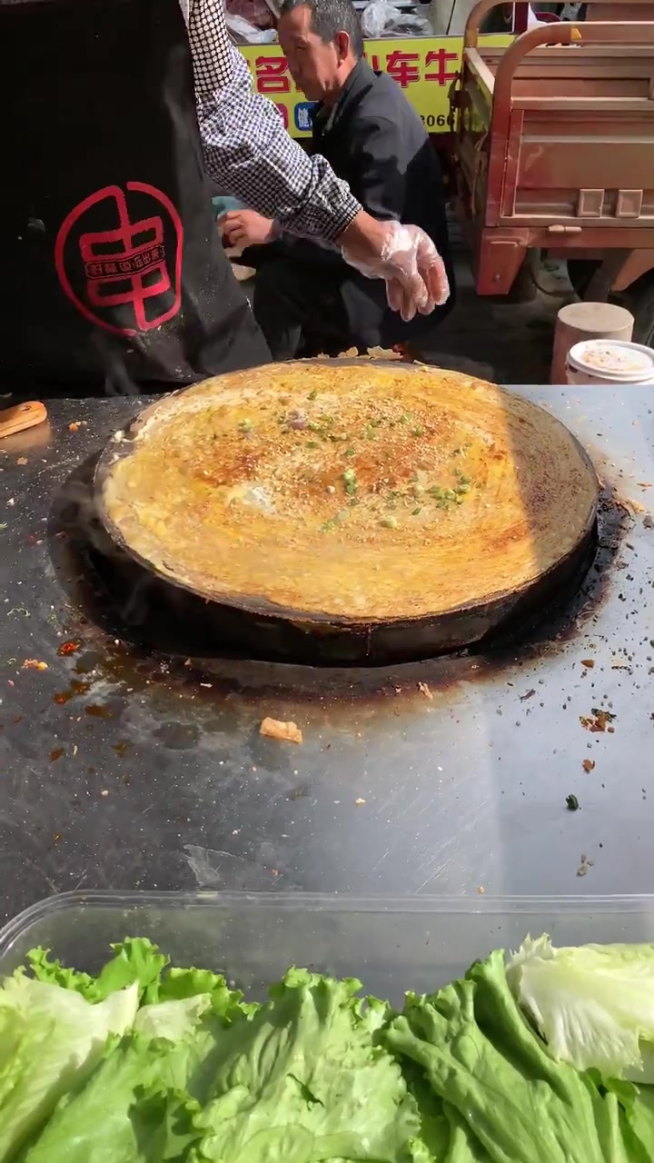 油茶麻花第一次见,味道再烈点就好吃了,煎饼果子很不错
