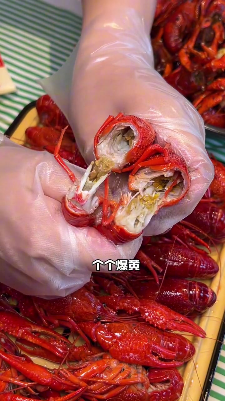 武汉地标性美食肥肥虾庄,排队才能吃上的美食