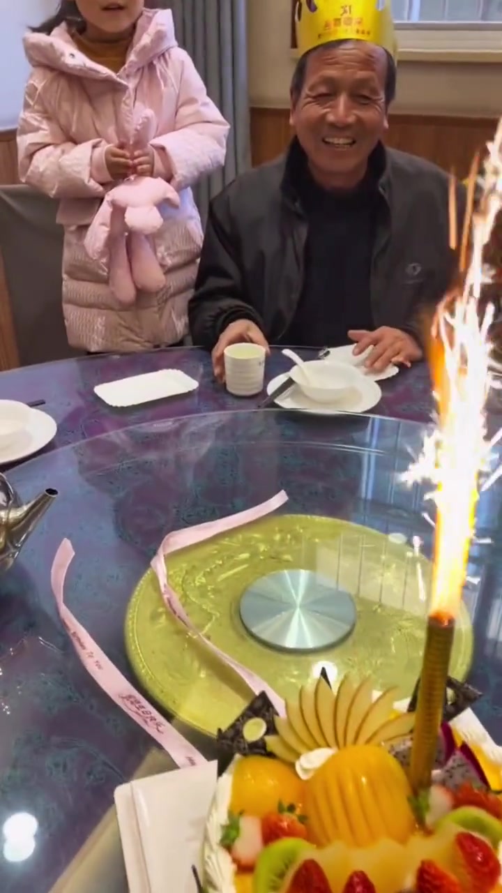 蛋糕上的祝福语 特殊的时光不一样的陪伴