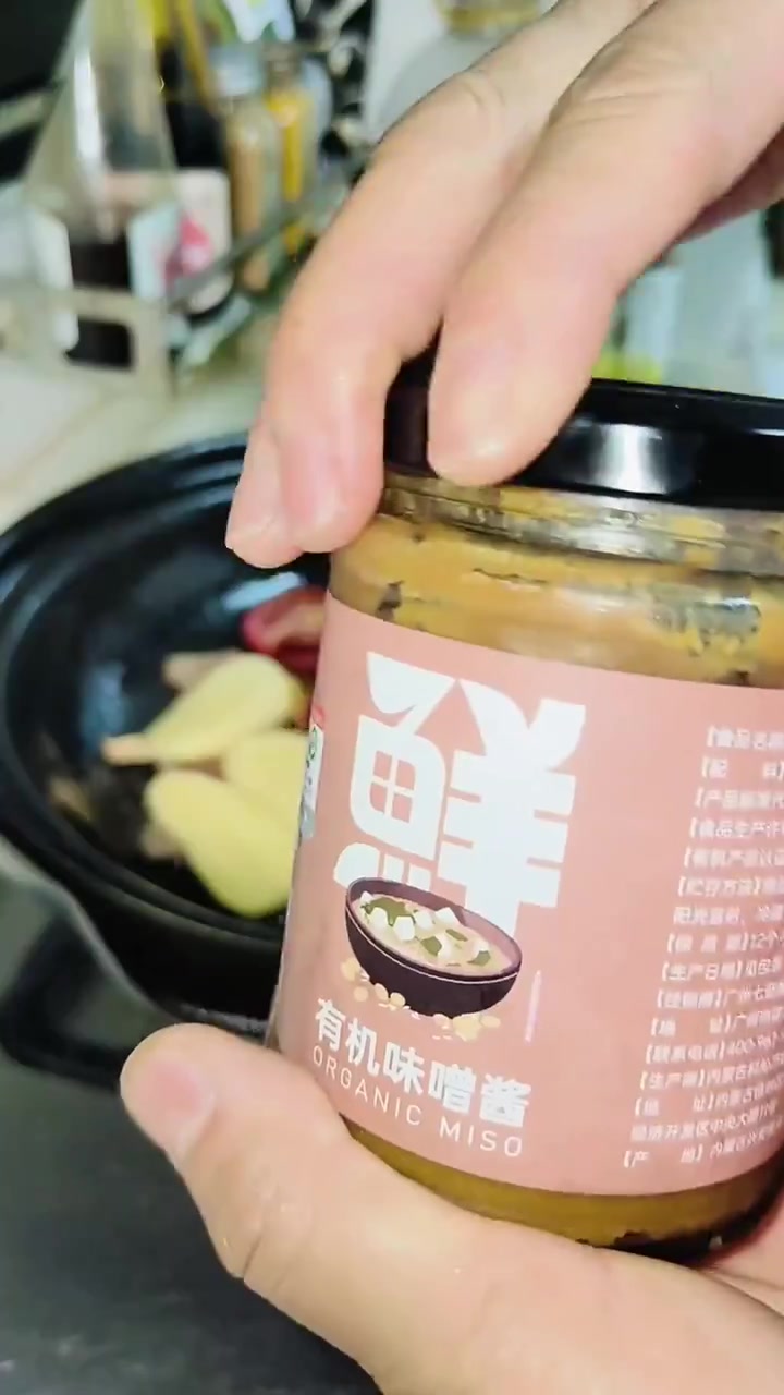 给儿子做一个,西红柿土豆炖牛肉 十色糙米加大米香肠煮米饭