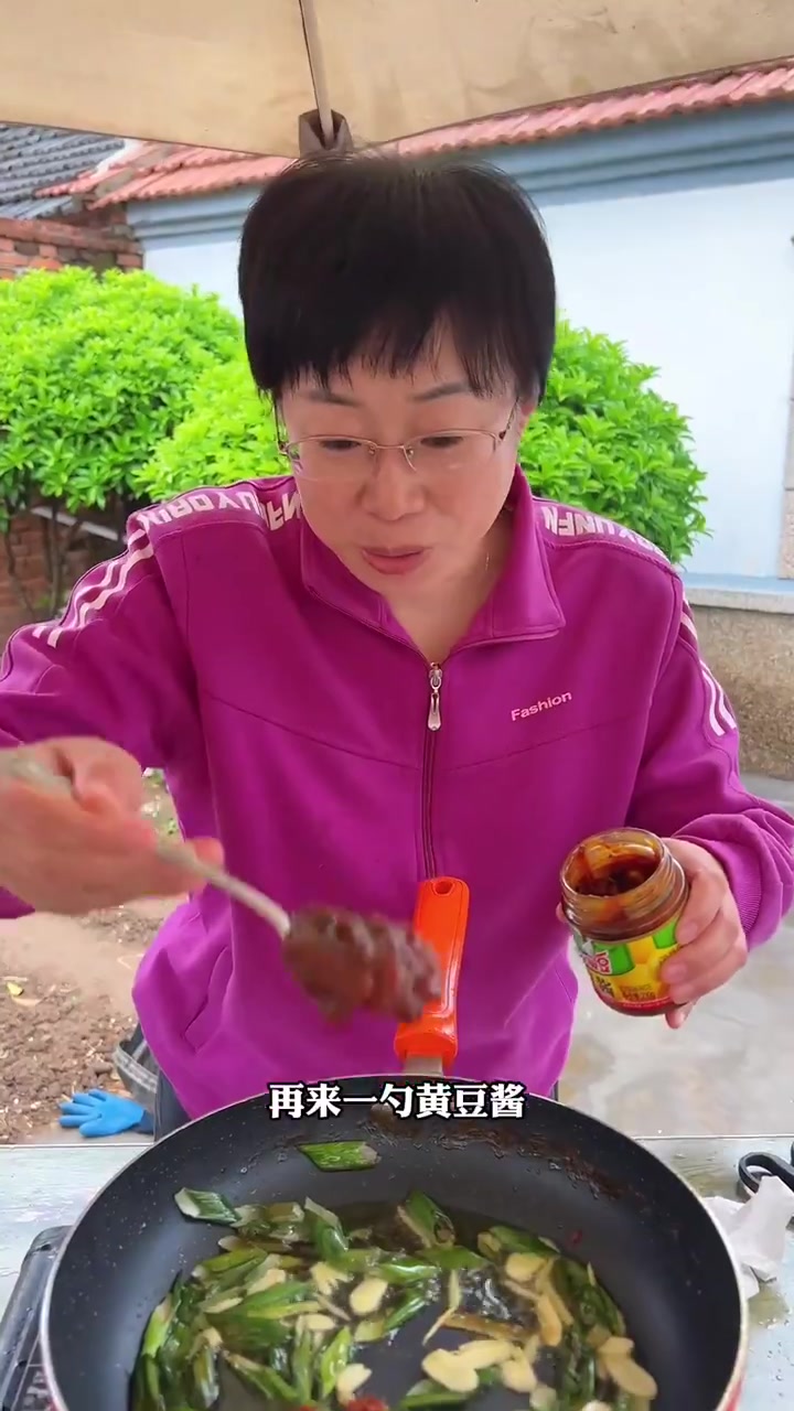 龙虾尾不辣的做法还得是清炒,有一个步骤很关键好好学