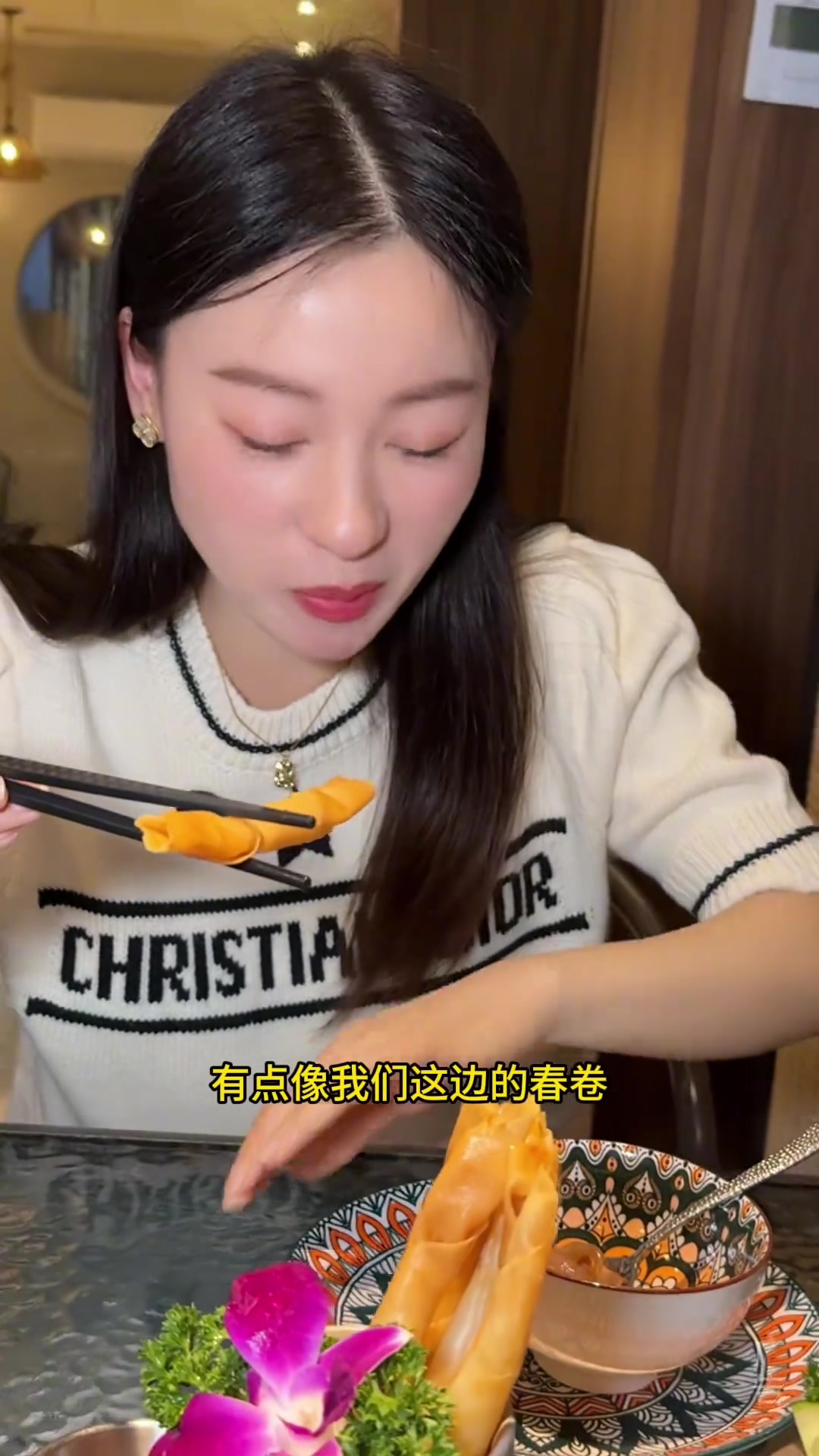 在瀑布脚下吃云南菜