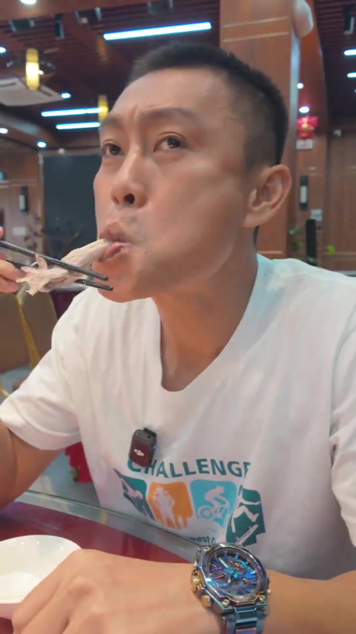 这家鸡饭店真头铁!