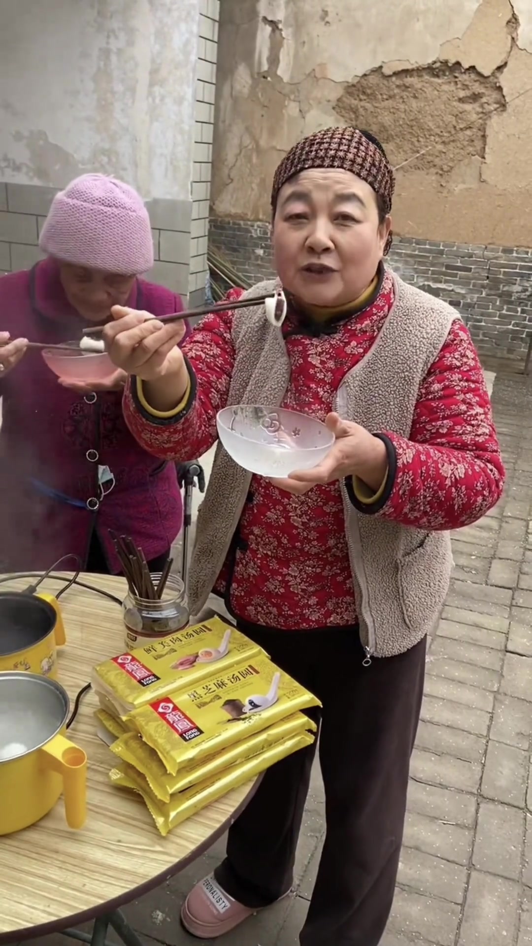 龙凤汤圆三种口味可选:馅料美味可口,香味诱人,软糯外皮