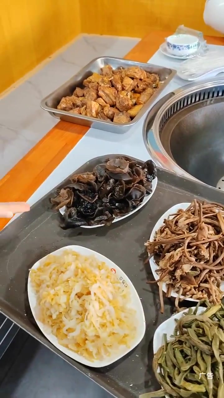 地地道道东北风情铁锅炖,想吃赶紧下单来吧