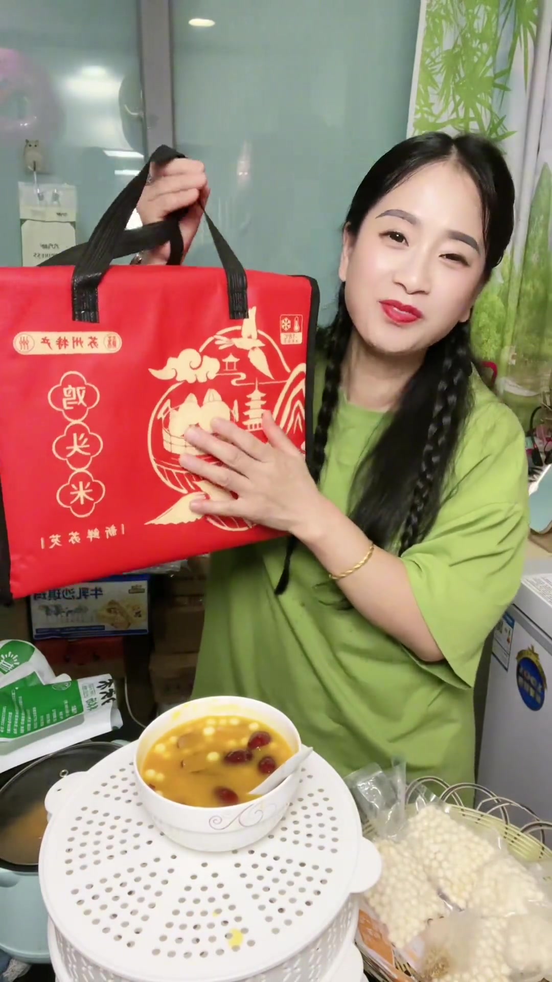 好吃又营养!南瓜鸡头米红枣汤