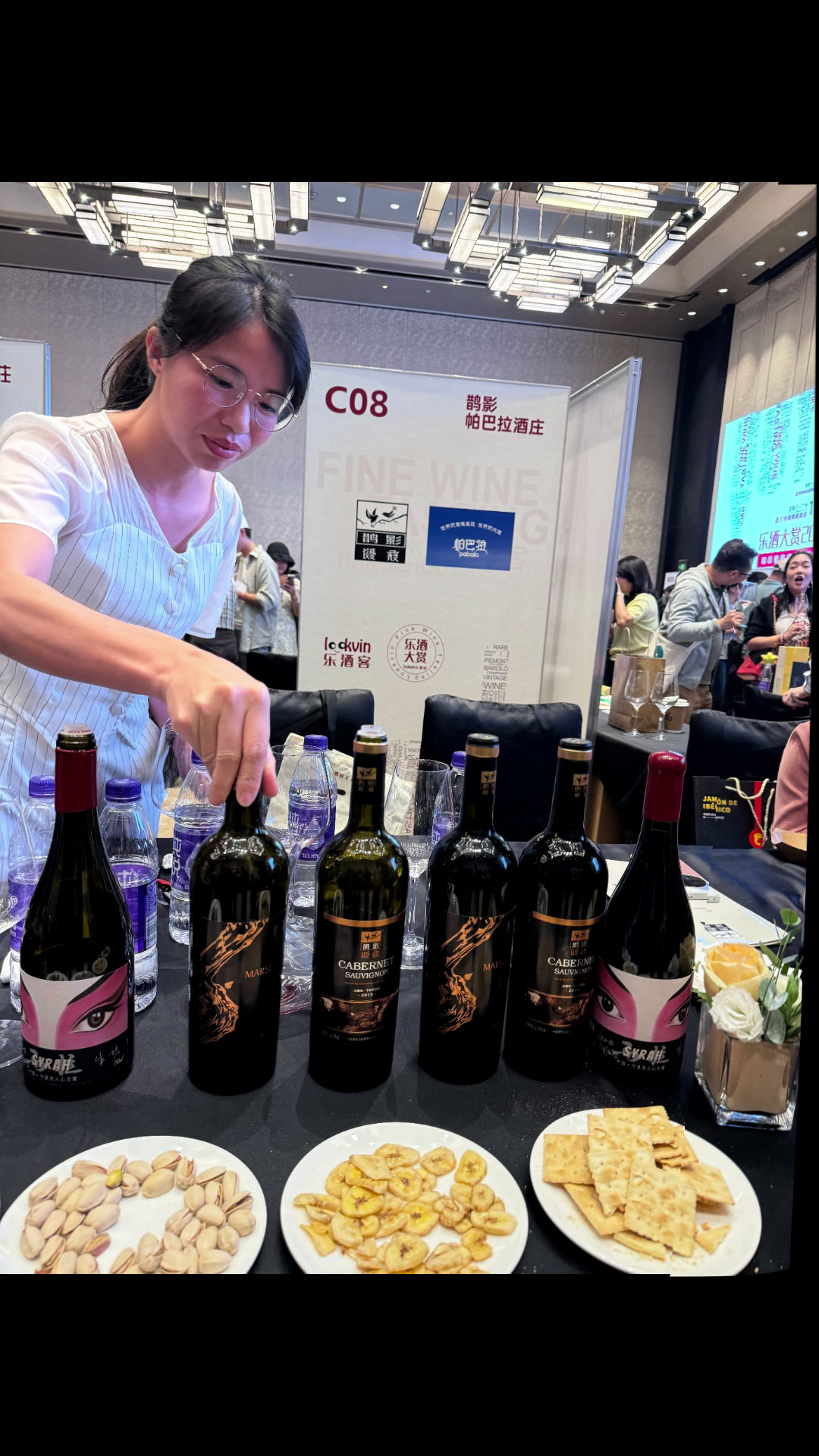 鹊影葡萄酒走进广州精品葡萄酒盛大品鉴会。