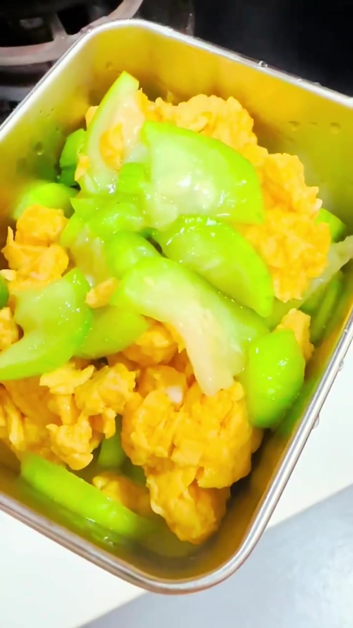 丝瓜炒鸡蛋、小?虾皮炒小?白菜加点细粉丝