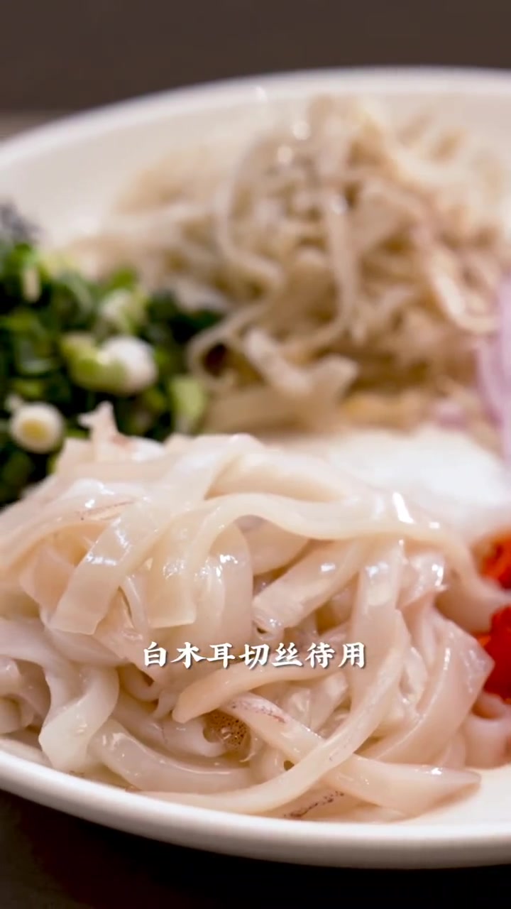 湘阁里辣高朋满座邻里情·万事兴邻里菜