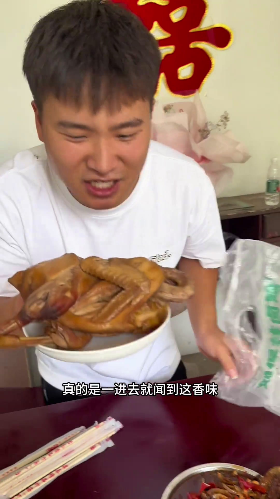 香喷喷的毛嘴卤鸡来啦,有没有想吃的?