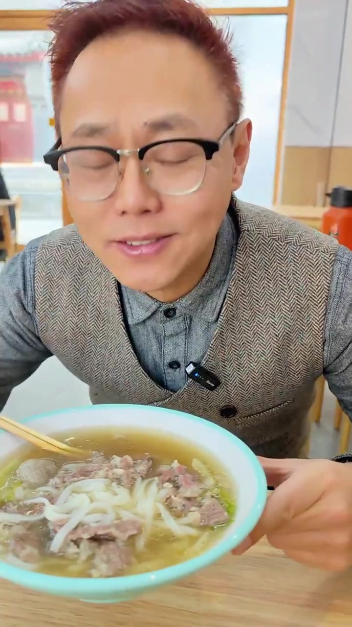老街新开这家潮汕牛肉粿条汤,一碗粿条半碗肉,特别好吃