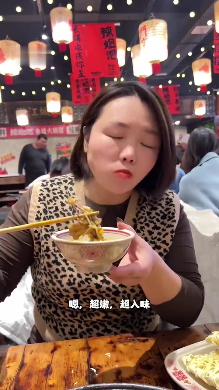 洛宜路辣炮泡鱼蛙火锅,一个人48.8元鱼蛙涮菜随便吃