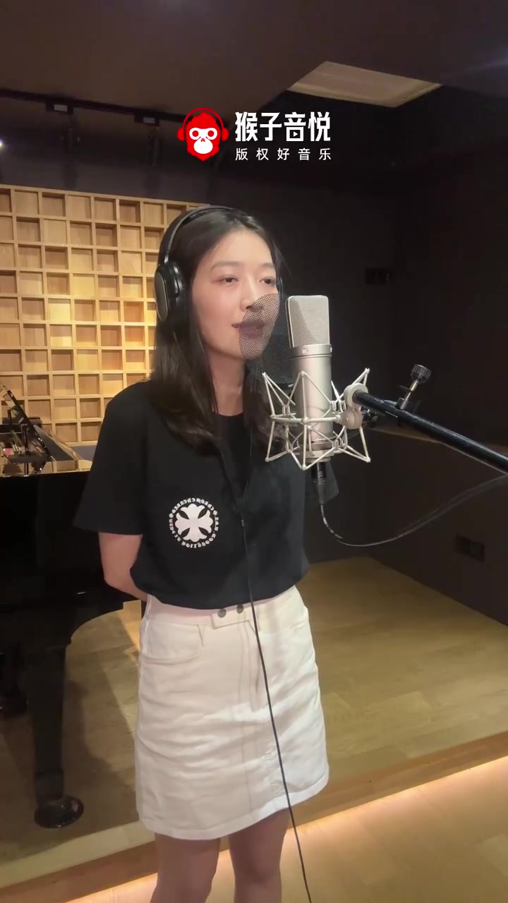 勃拉姆斯版《摇篮曲》是一首温柔慢节奏的歌曲,简单易学,非常适合妈妈们唱歌小朋友们听,哄孩子