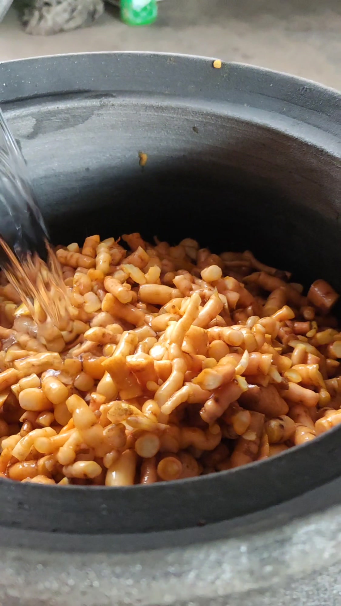 茜草生地膏(用野生新鲜茜草和地黄熬制的)