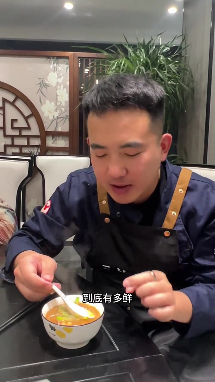 大虾粉丝萝卜汤,配料简单,只有新鲜的海水大虾