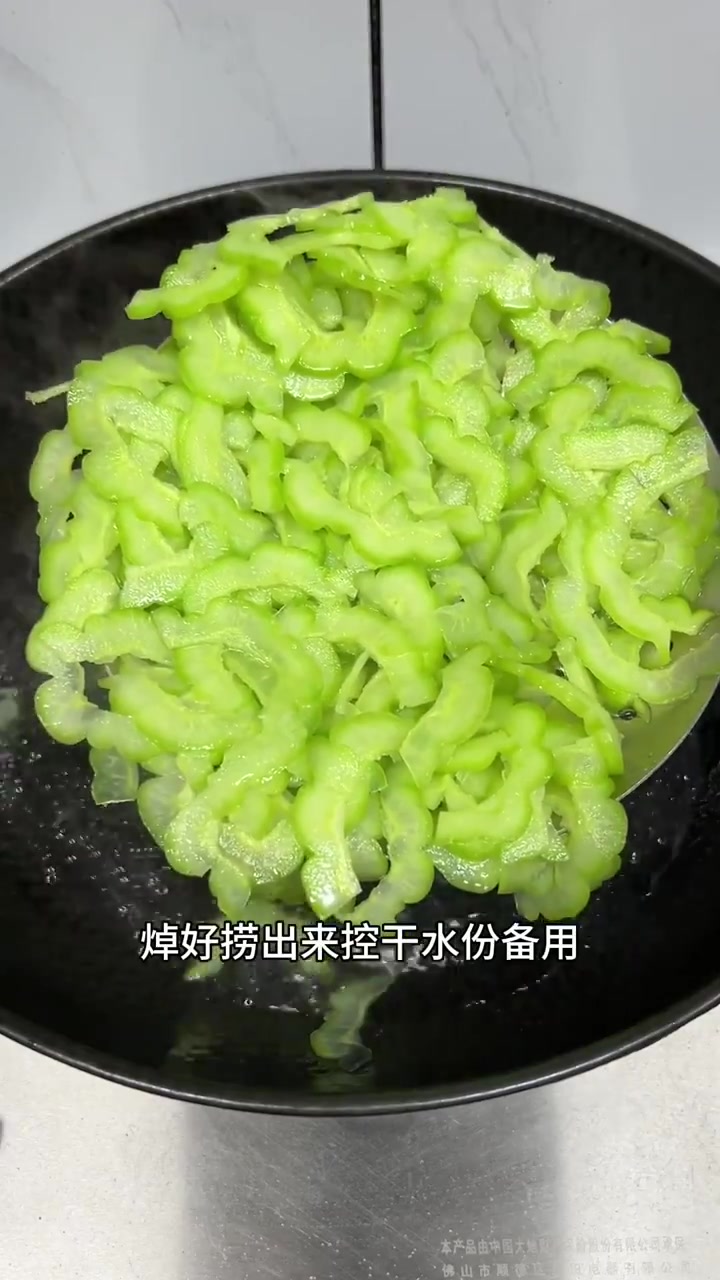 潮汕家常菜苦瓜炒猪肉 搭配普宁豆酱调味,吃起来真的是美