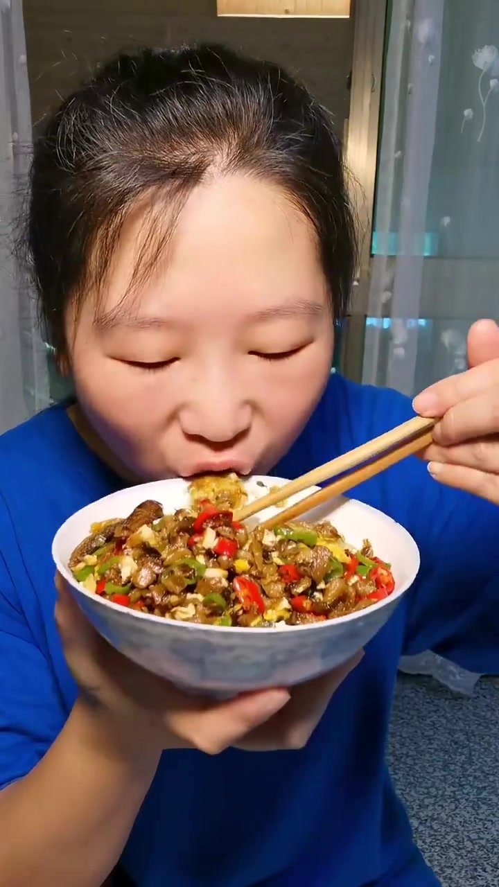 外婆菜炒鸡蛋盖饭绝了