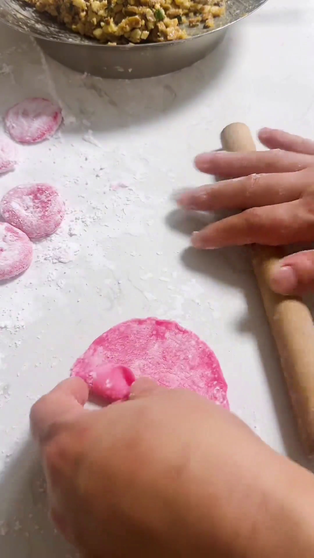 马上过年了,今天点心学徒教你做正宗潮州水晶红粉果