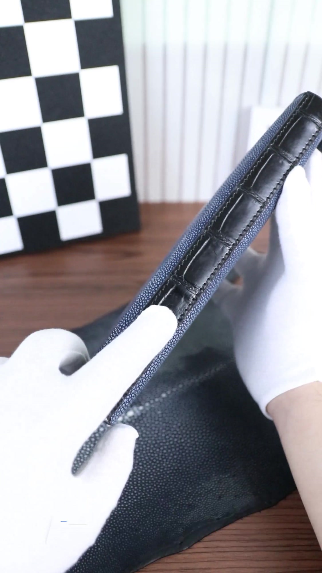 巴玛特 珍珠鱼皮手拿包