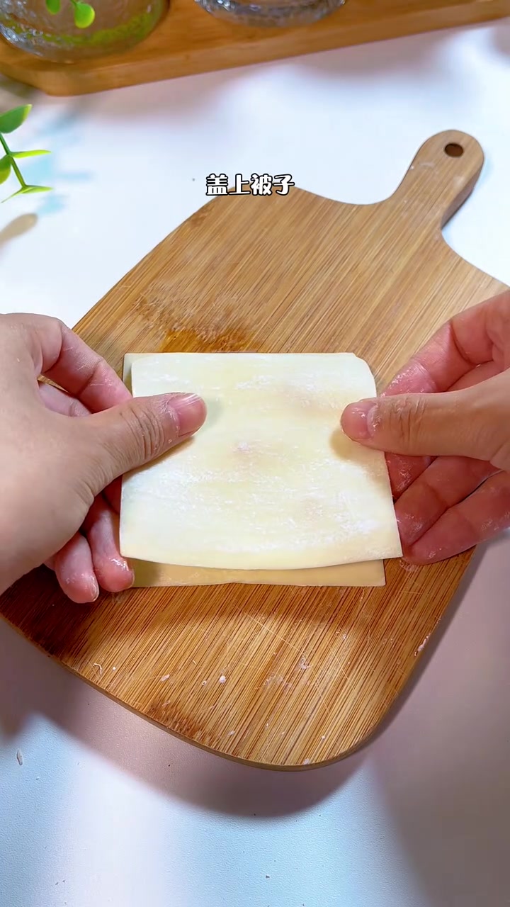 9月龄宝宝辅食|鲜肉香菇小花馄饨 9个月以上宝宝就可以吃小馄饨啦,锻炼宝宝咀嚼能力!这样做