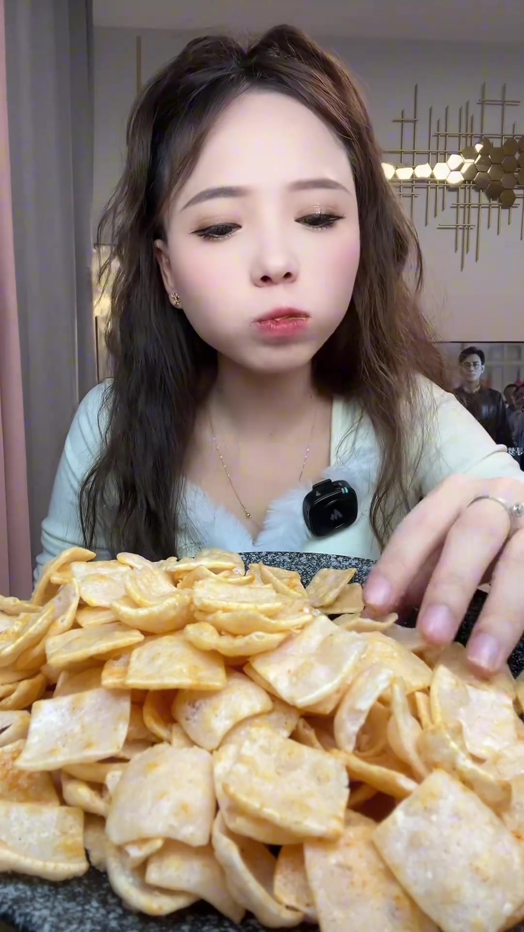 推荐一款大人小孩都爱吃的一款小虾片