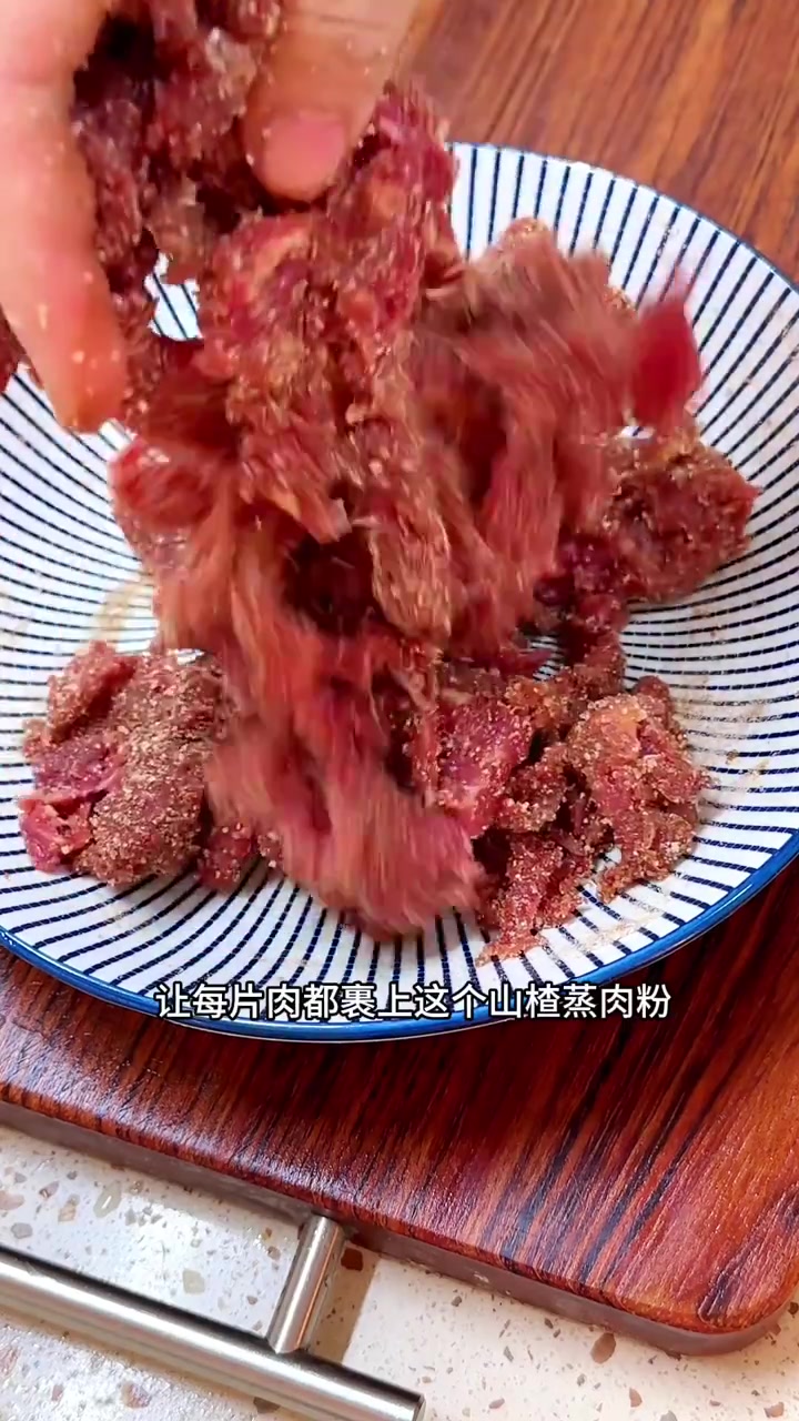 今天的中餐,荤素搭配还有甜品:芋圆西米露+红烧排骨