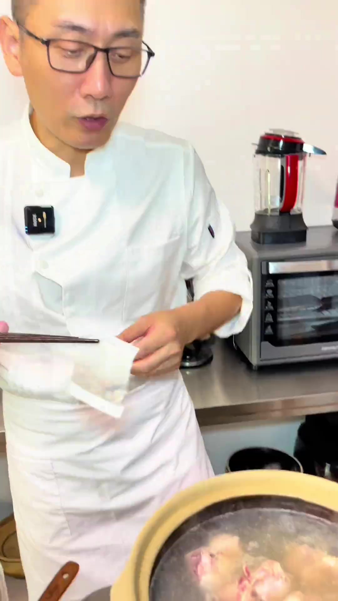 “清汤冬瓜煲筒骨”汤鲜肉滑,瓜甜清爽值得推荐