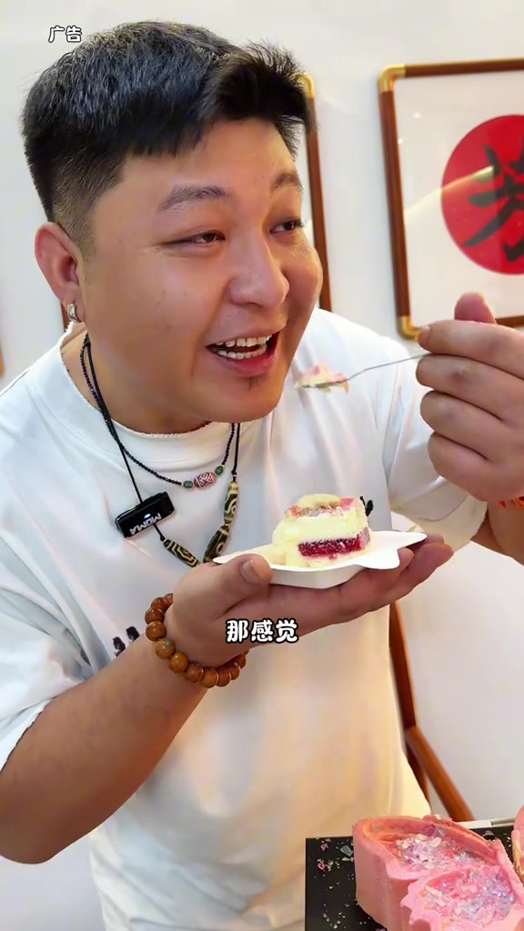 迪拜巧克力大家应该都尝过,可是迪拜巧克力千层你们吃了吗?