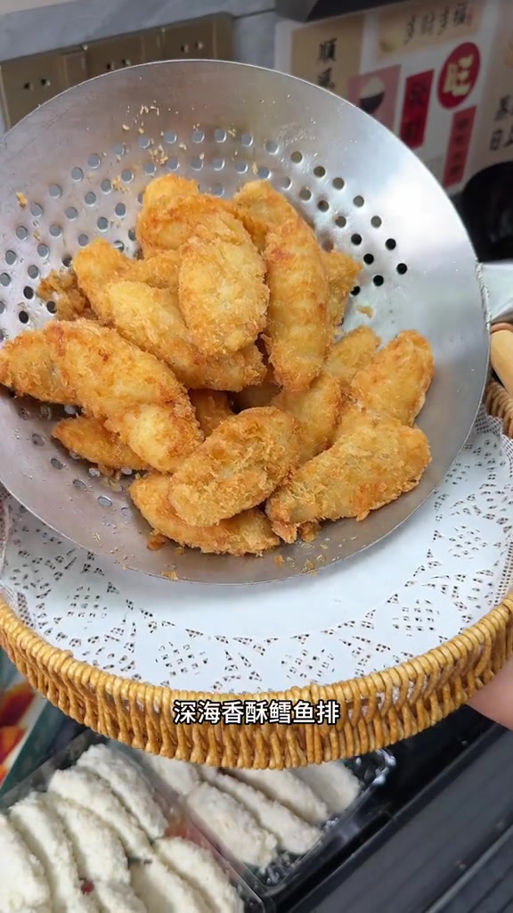 香酥鳕鱼排多是没刺去骨,老人小孩多爱吃,外酥里嫩味道鲜美