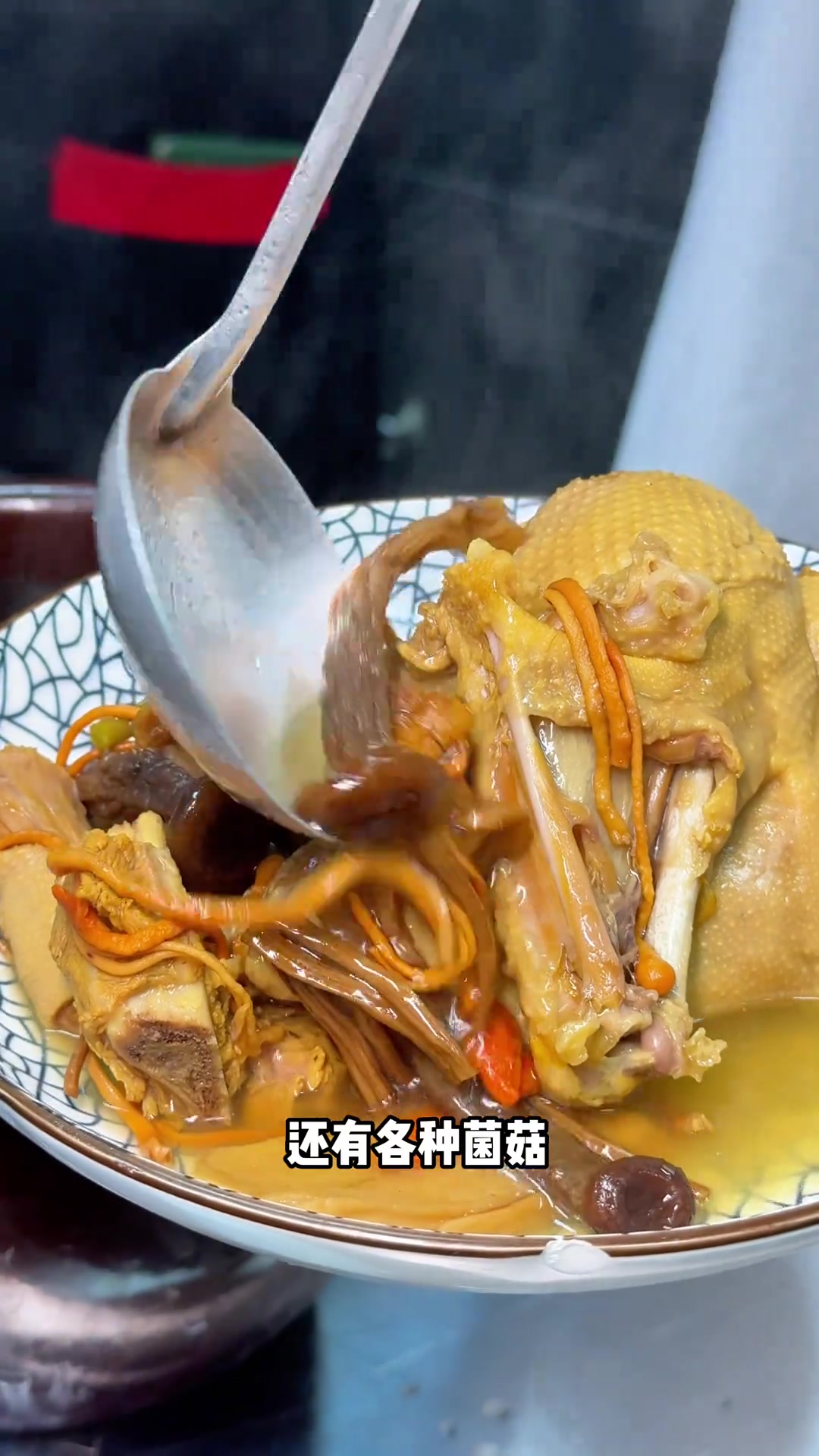 古法秘制瓦罐煨鸭 煨6小时只为这一口汤!