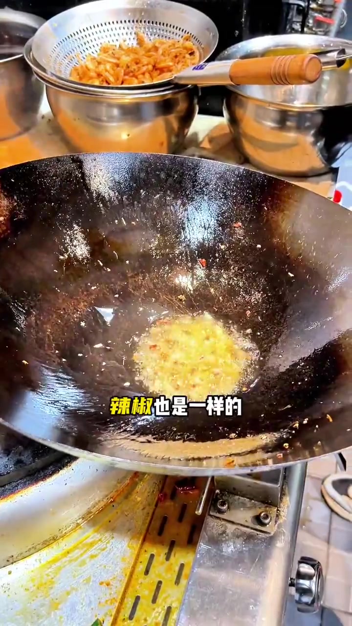小炒河虾 脆嘣脆嘣的,人见人爱,花见花开