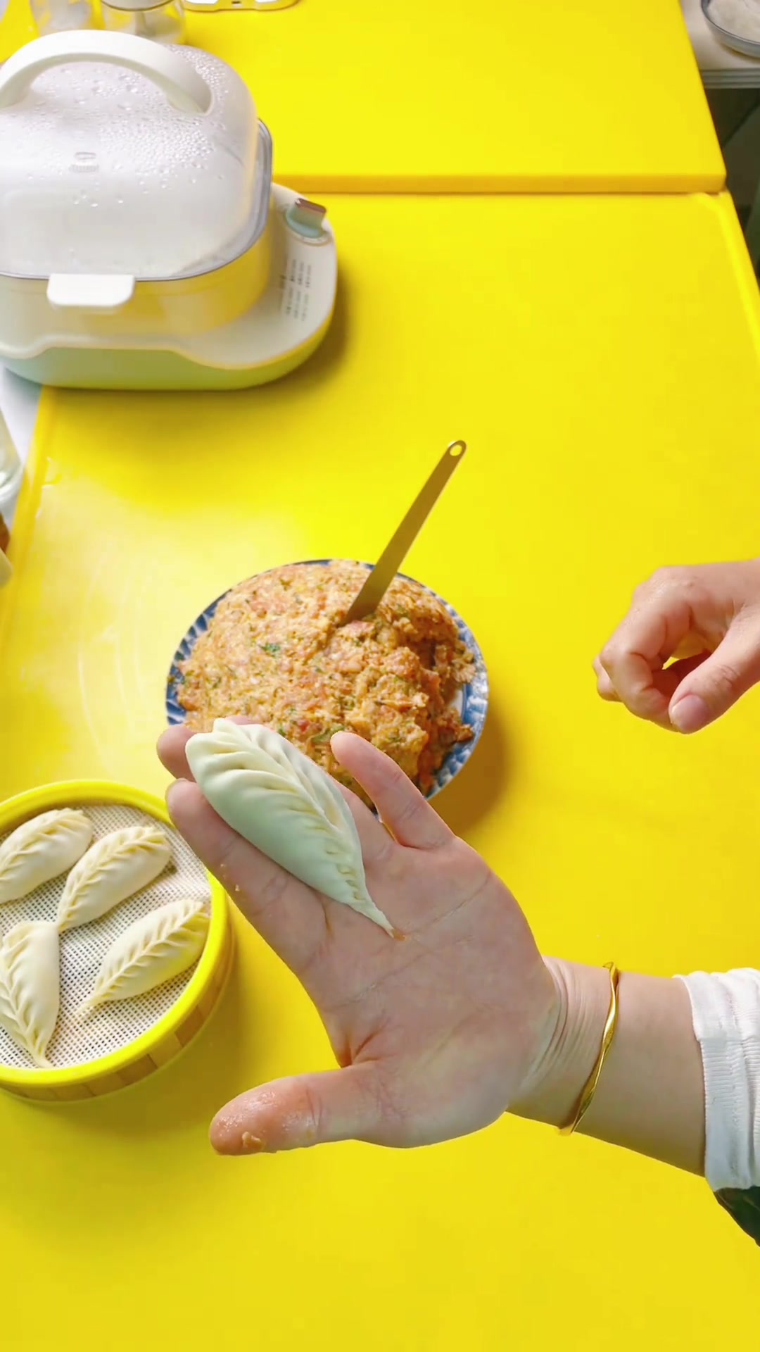 熙熙妈教大家包制柳叶包 包制手法