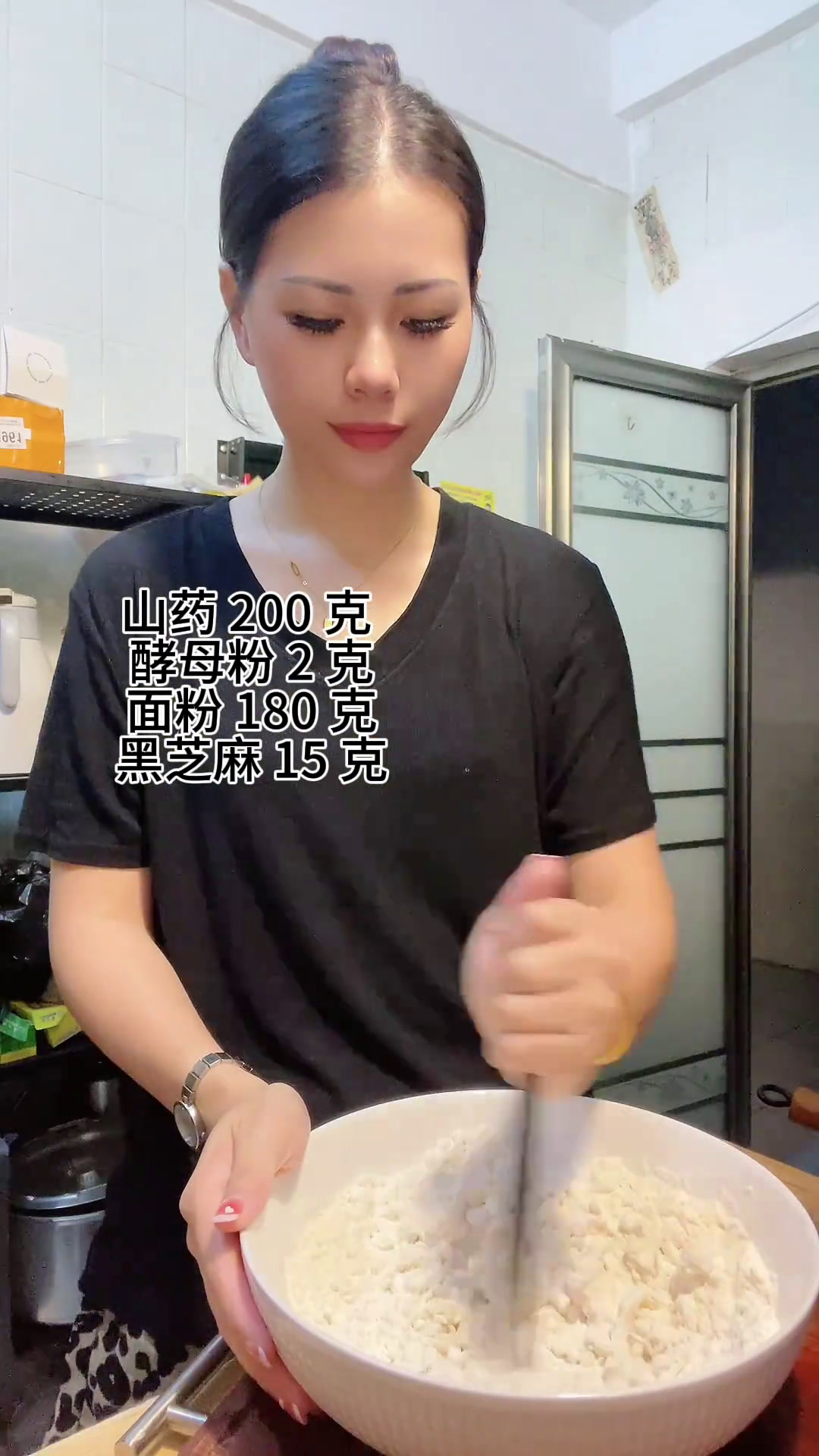 每天坚持在家给孩子做早餐,今天做了山药紫薯卷,软糯香甜