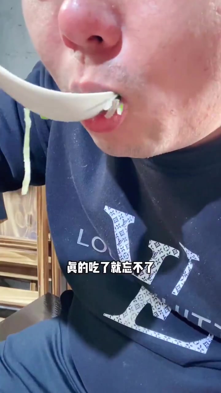 乐山苏稽一个小巷子里居然藏了一家跷脚牛肉