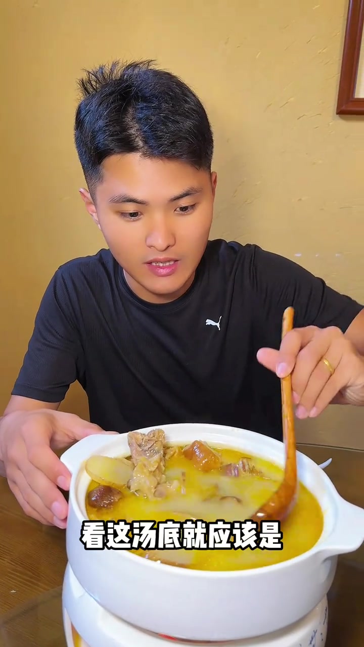 今天在大理尝一尝昭通特色菜,走起