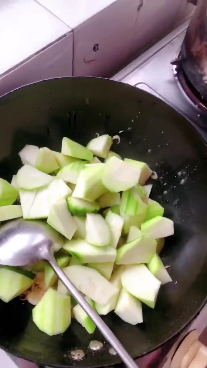 做个虾皮丝瓜汤喝吧