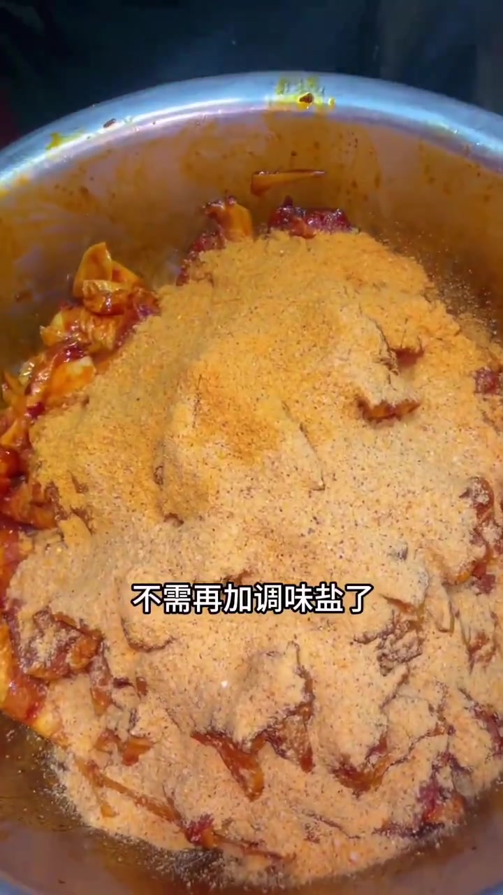 粉蒸肉,软糯咸香不油腻,做法简单又好吃,非常适合大众食堂口味