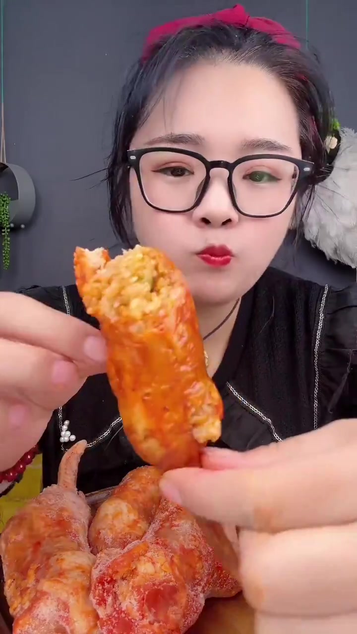 有米有肉有菜,这就叫鸡翅包饭,嗷嗷好吃!
