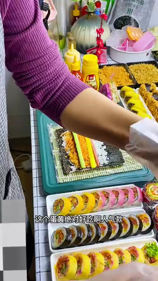 寿司店里的招牌寿司水滴梅花详细版的教程来了,记得点赞收藏 寿司 美食 寿司教程 摆摊