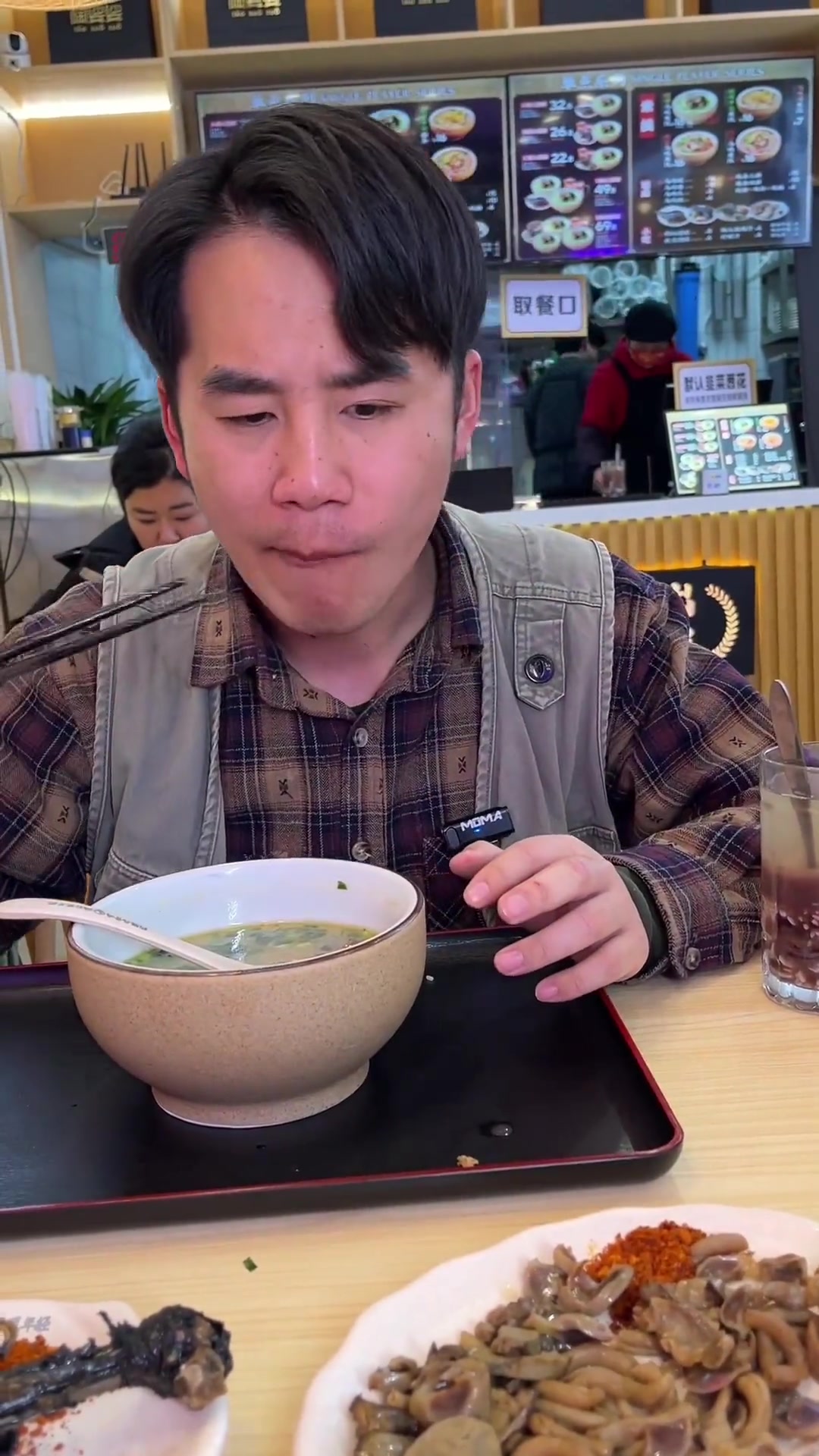 在芜湖终于也能吃到正宗滴云南米线了?乖塞 还有乌鸡啊?