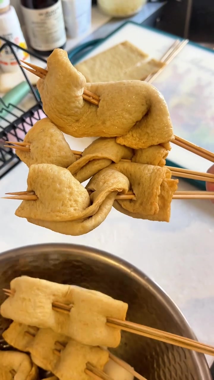 暖呼呼的鱼饼汤,糯唧唧的年糕,超满足!