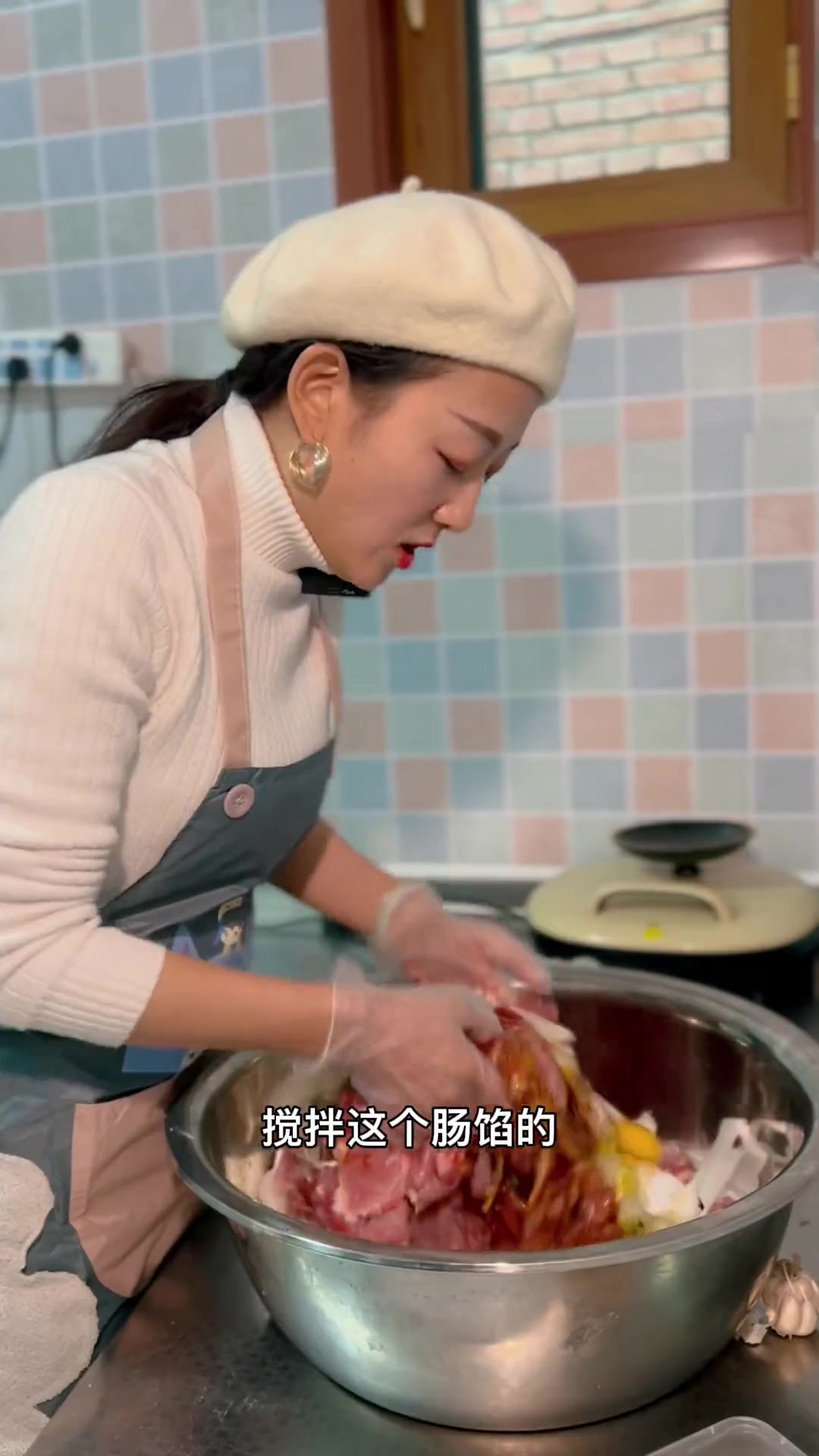 说起家乡的美食,最自豪的就是满族的特色香肠,满族的守