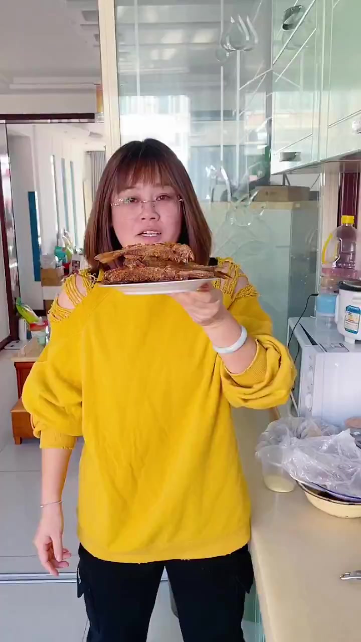 色泽金黄 外皮酥脆 简单易学的干炸小黄鱼 大家做起来