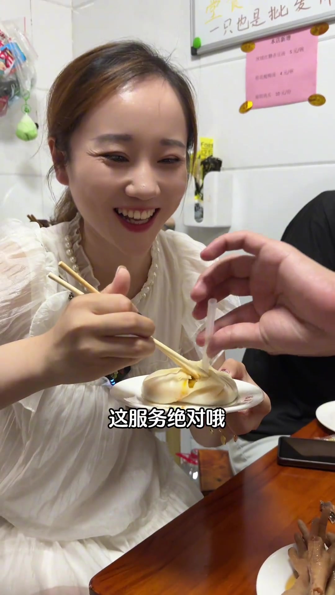 都2024年了,竟然在淮安有10块的蟹黄汤包?