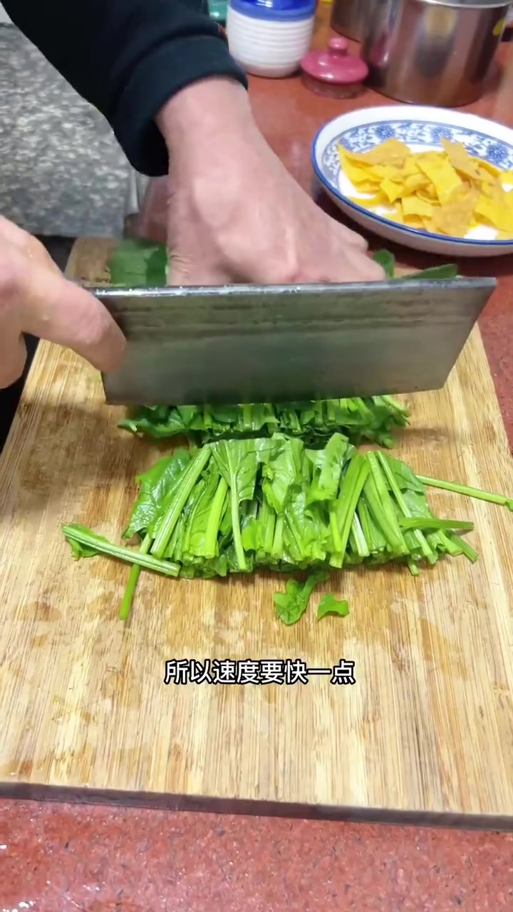 蛋皮菠菜,蛋皮香脆,菠菜自带清香,营养丰富!